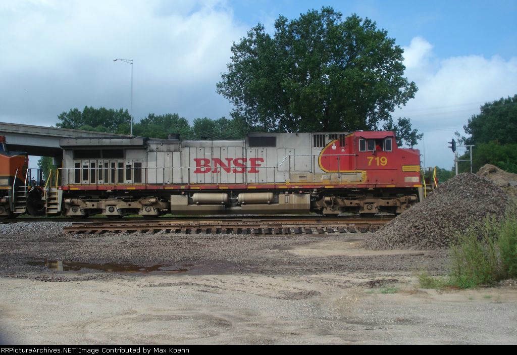 BNSF 719